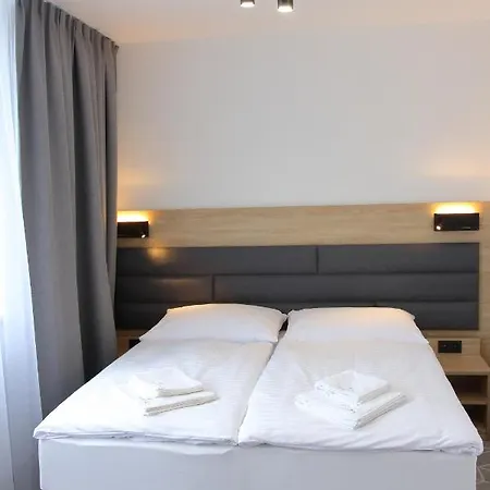 Typton Hotel&spa Отель Medzilaborce